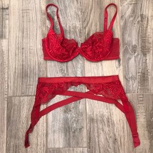 Victoria’s Secret Lingerie 34D/ Small. Red Lace